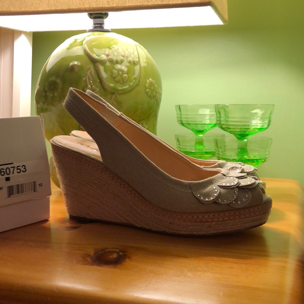 Report Footwear. Tan, peep toe sling backs with sparkle/petal detail.